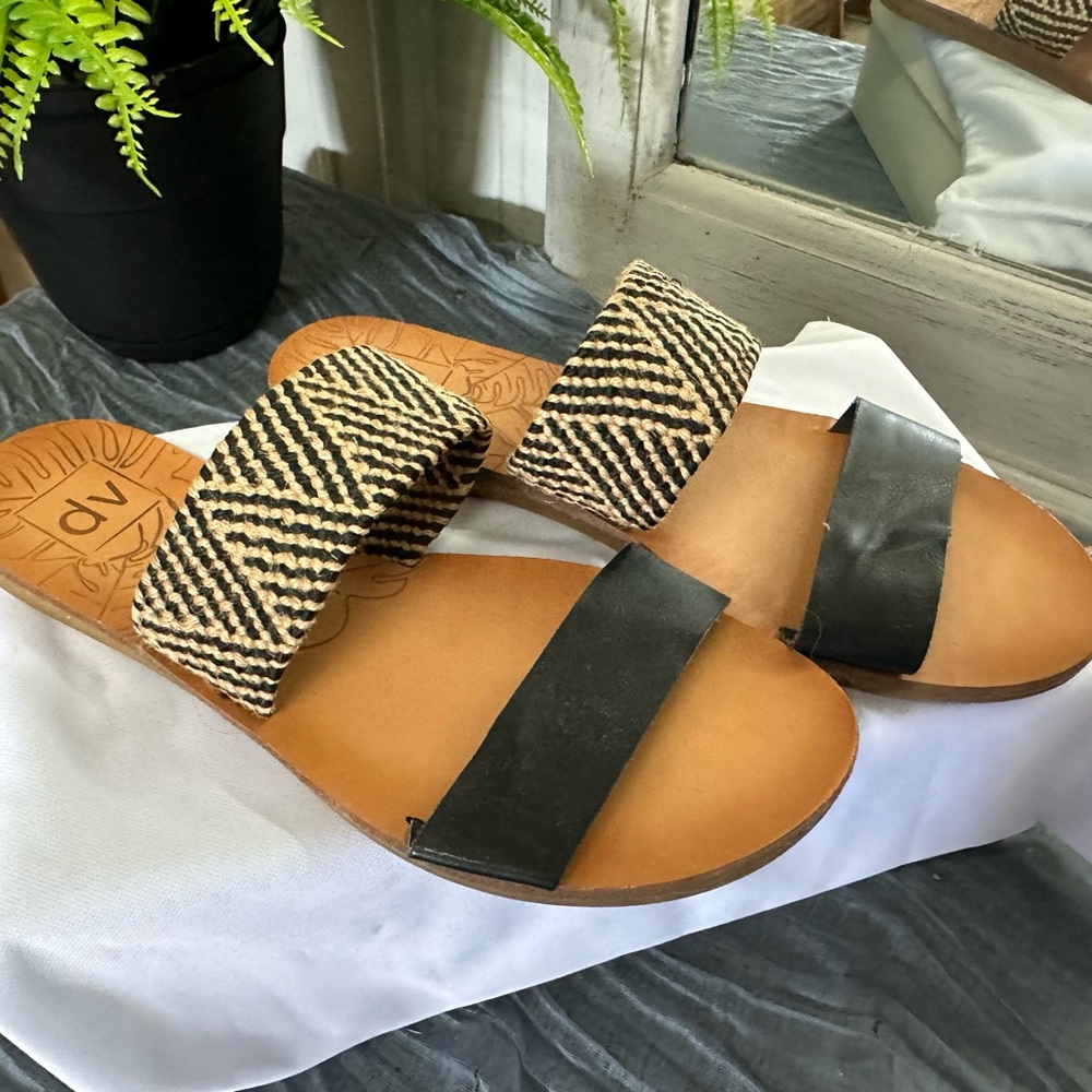 DV sandals size 8